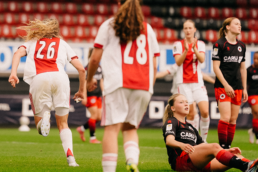 Ajaxvrouwenexc 4