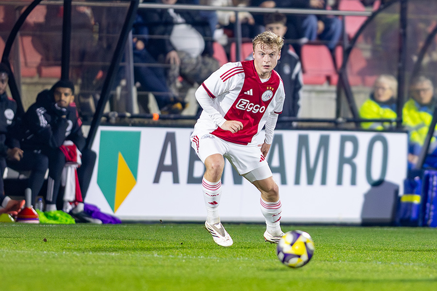 Jong Helmond 900 2