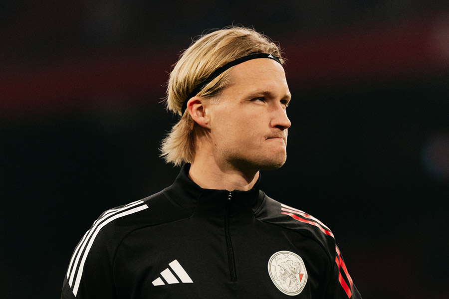Dolberg Warm Up