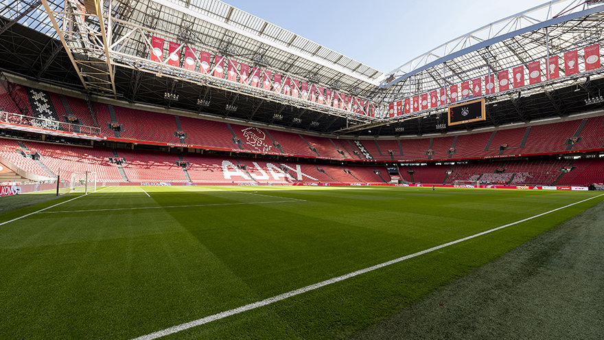 nuevo-cesped-en-johan-cruijff-arena