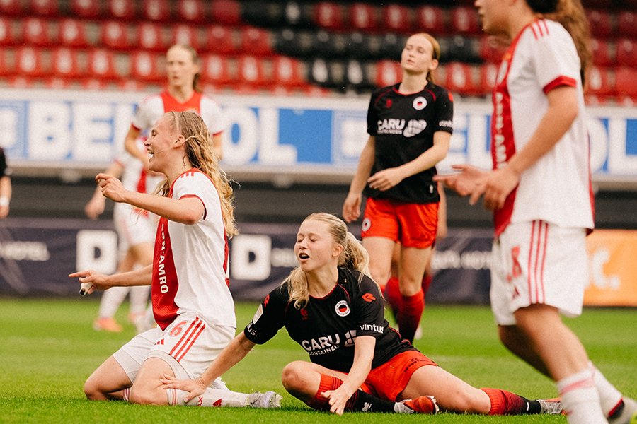 Ajaxvrouwenexc 1