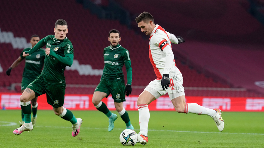 Ajax Fortuna Tadic Passt 880