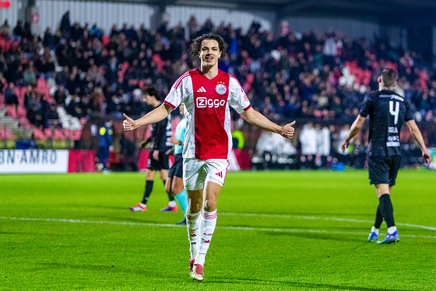 Jong Helmond 900 8