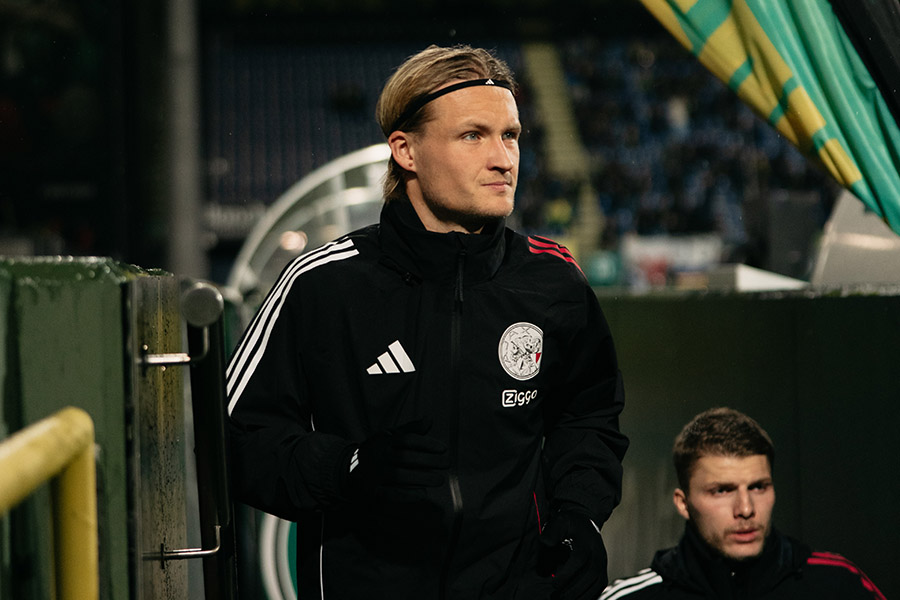 Dolberg Warm Up