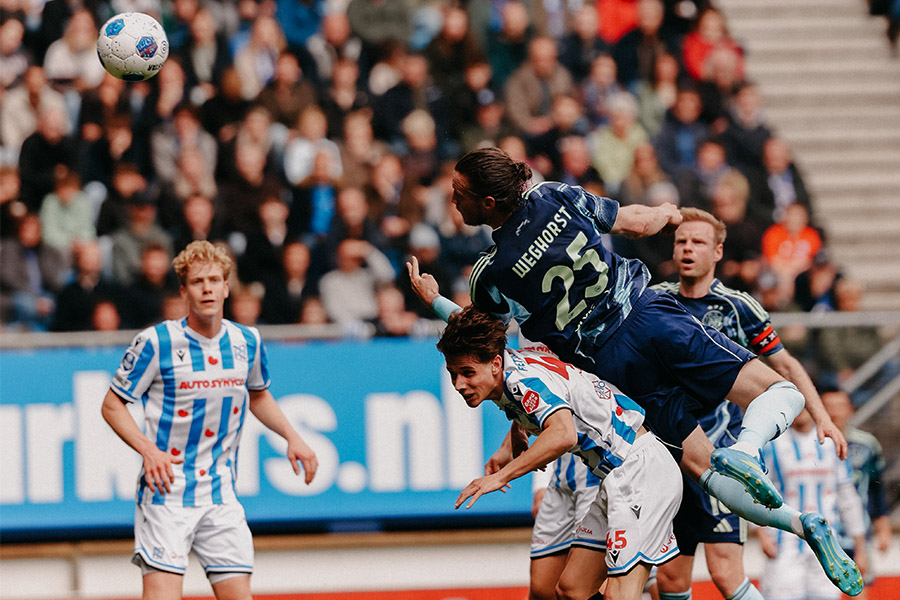 Weghorst Luchtduel