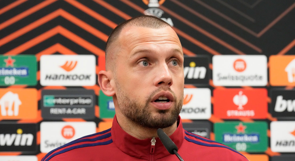 Heitinga Persconferentie 1280