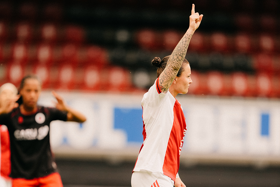 Ajaxvrouwenexc 8