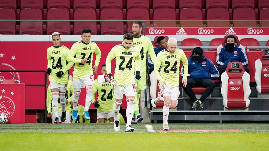 De steunbetuiging van Ajax aan Onana.