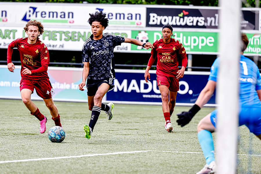 Ajax Metz 9