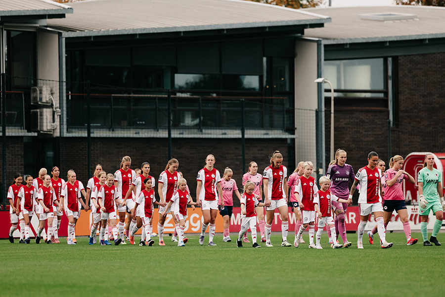 Ajaxvrouwenbegin