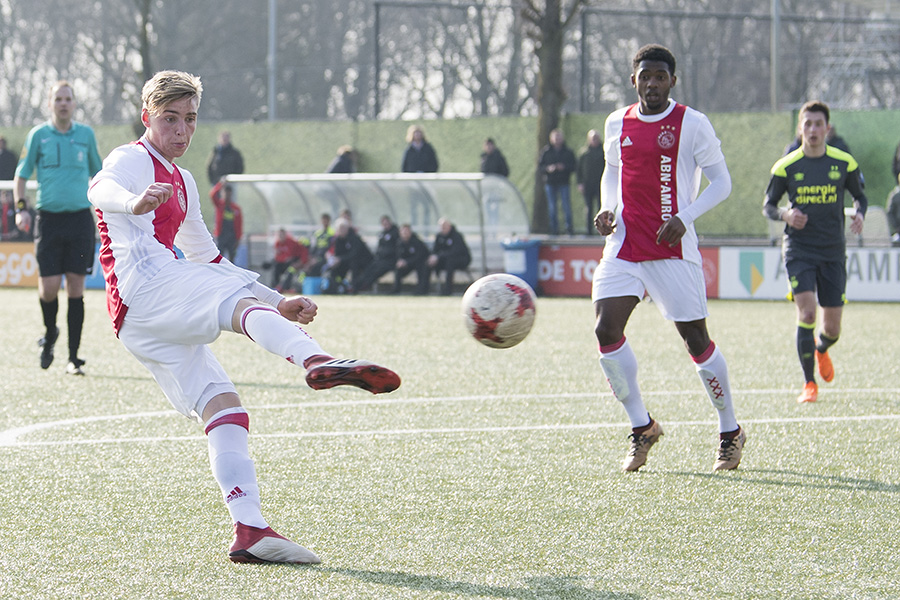 Taylor Jeugd 6
