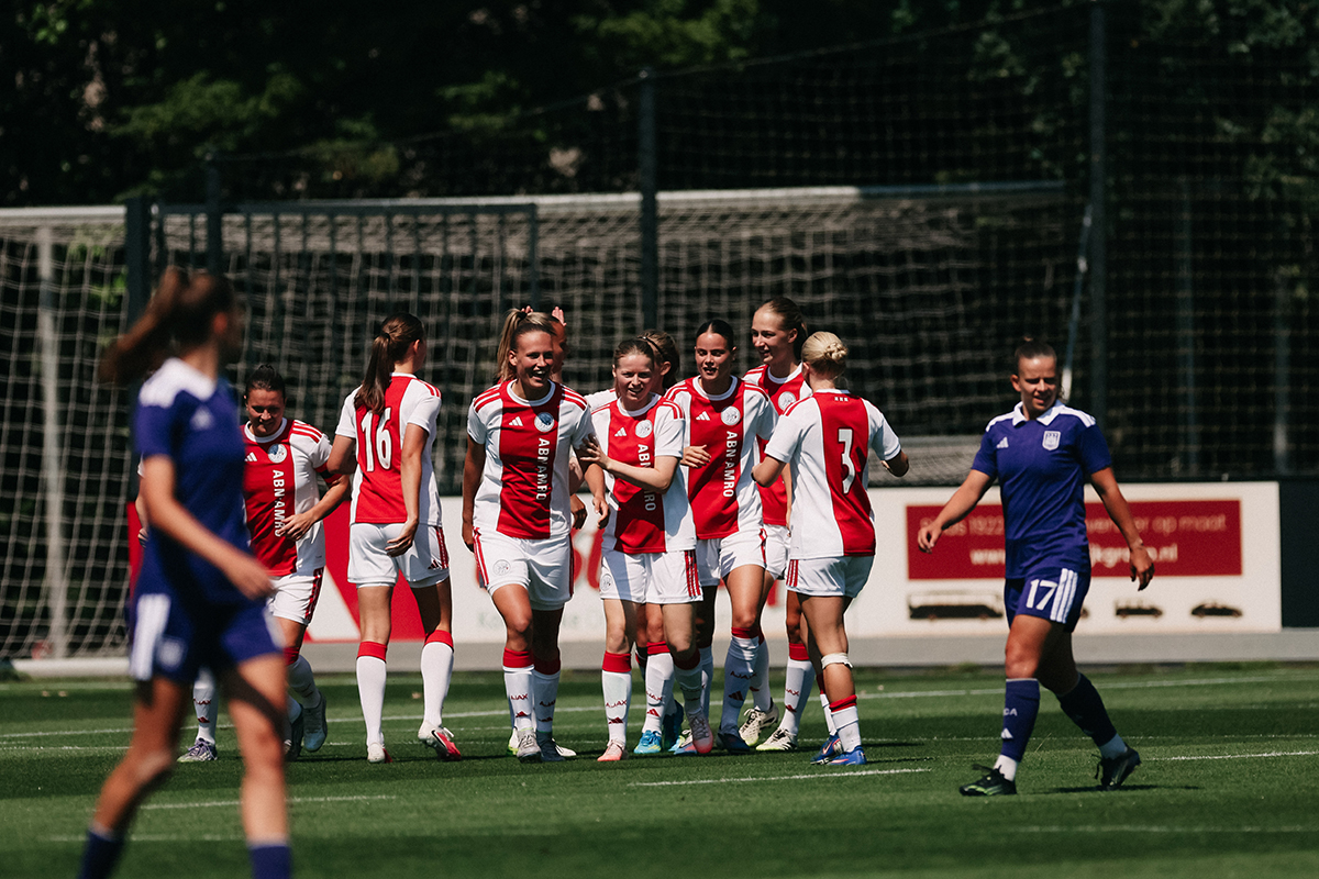 Ajaxvrouwenanderlecht 10